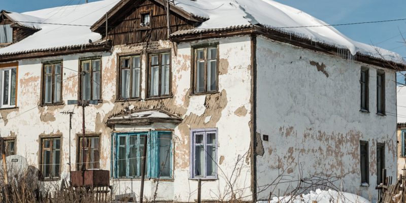 old-house-in-snow
